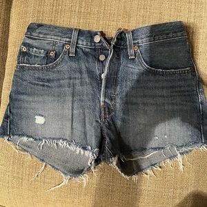 Levi cut off shorts
